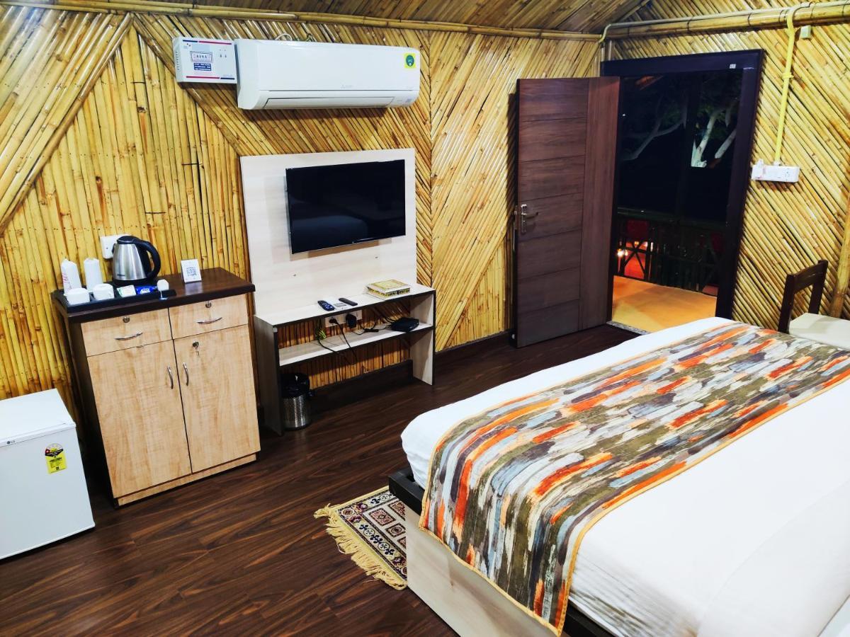 Hotel Bamboo Castle ジャイプール エクステリア 写真